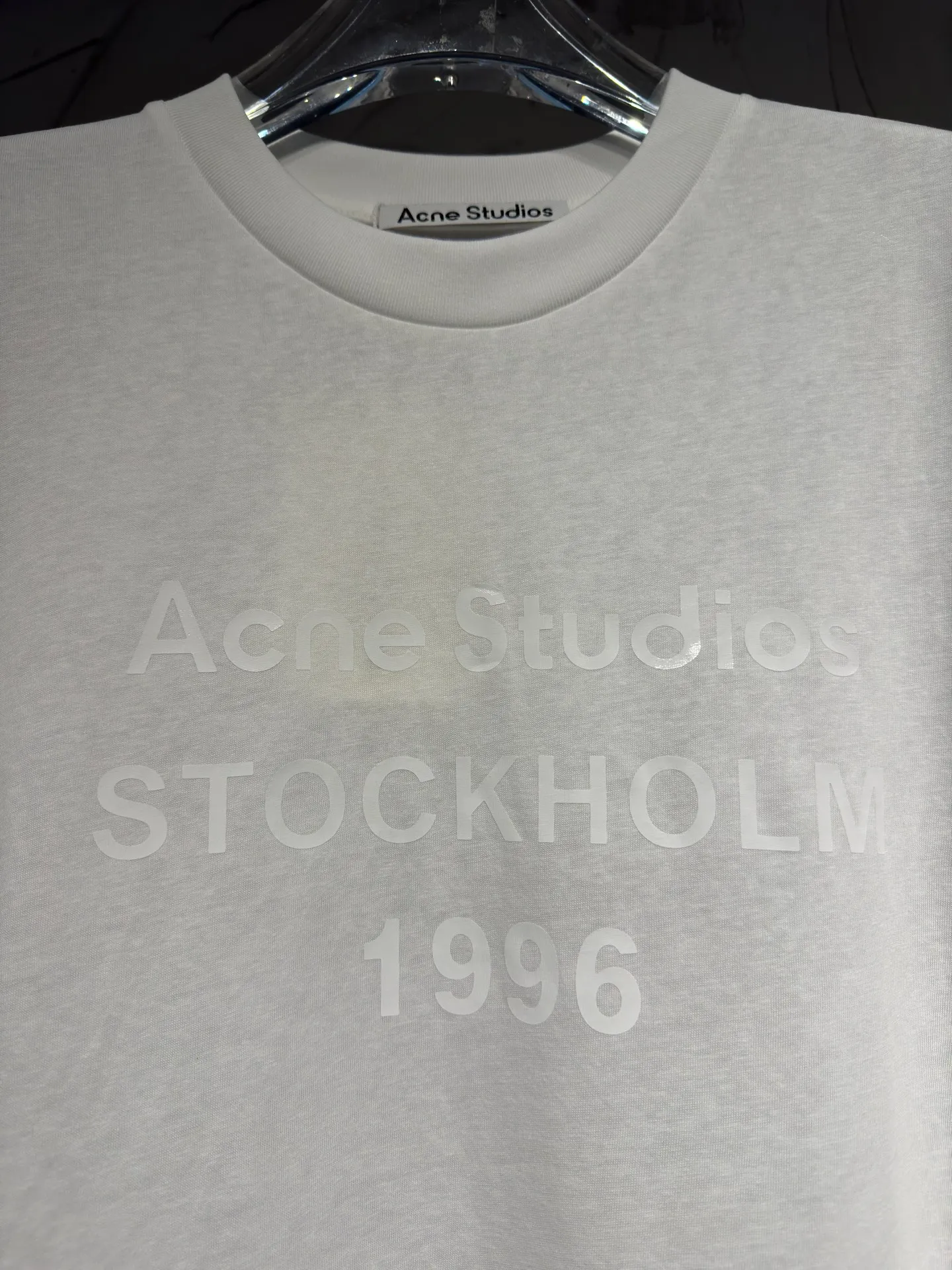 Acne Studios High Quality Classic Series minimalist dark printed logo, 26ss autumn and winter New Arrival new color, short-sleeved and long-sleeved bottoming shirt made by Acne, imported machine hot stamping process in the front and center, low-key and noble snowflake cotton fabric with slightly transparent texture, comfortable and Breathable. The short sleeves are refreshing and casual, and the long sleeves are suitable for layering. Round neck and loose version, regardless of body shape, same style for men and women. The wardrobe is always missing a basic white T Sizes: S M L XL